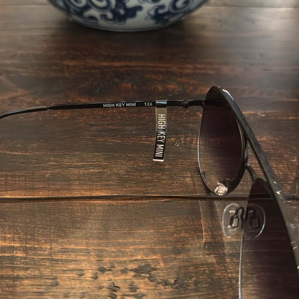 Quay High Key Mini sunglasses⭐️ - Picture 7 of 7